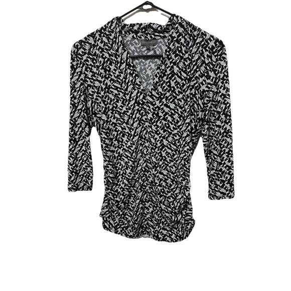 VINCE CAMUTO Women’s Black & White Pullover Blouse V-Neck Elastic Side Seam Sm - Picture 1 of 5